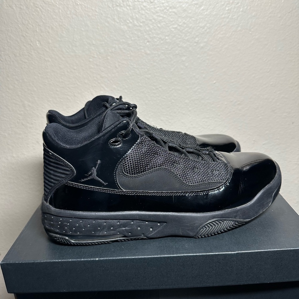 Jordan Max Aura 2 Mid Triple Black Men’s Size 12
